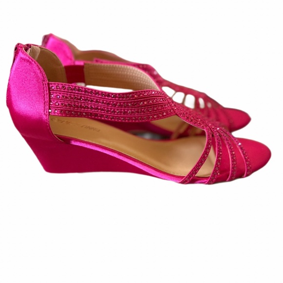 pizz annu Shoes - Pizz Annu Hot Pink Formal Satin Open Toe Shoes with a little bling! Size 8.5